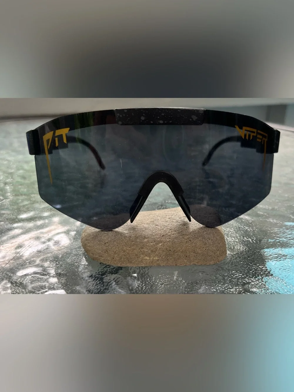 Pit Viper the Exec Polarized Sunglasses Black/Gold New Condition